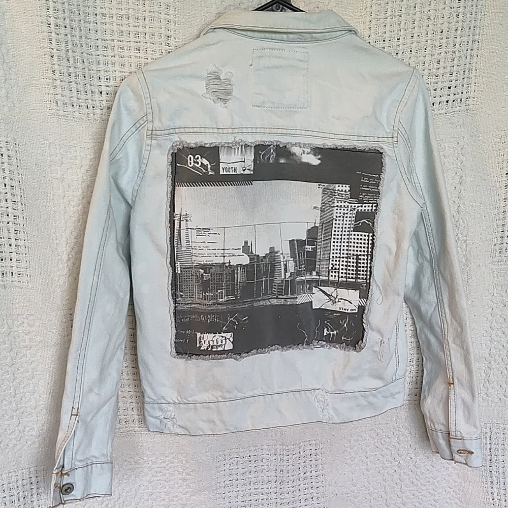 Distressed Jean Jacket Art Class City Scene Photography Size Large 12/14 Grunge